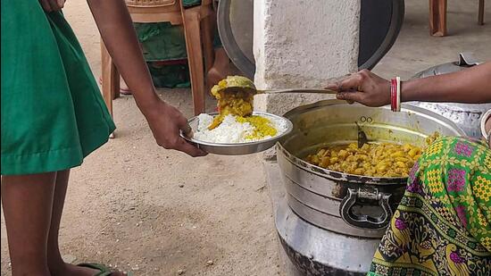 Belagavi: Over twenty students suffer from food poisoning after lizard found in midday meals